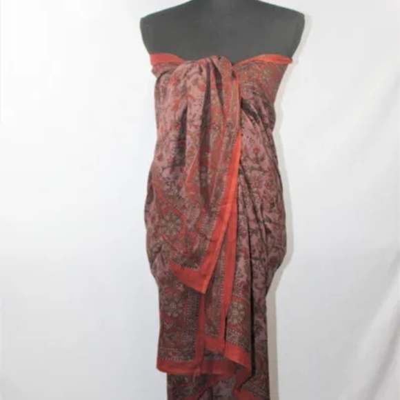 Versatile Floral Hand-Block India Print Fabric, Mauve, Deep Red, Brown. 45 X 78 - Picture 3 of 4